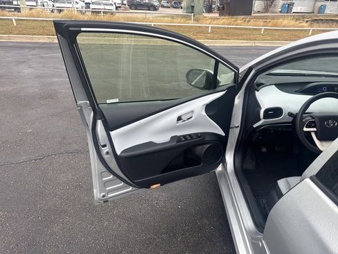 Used 2017 Toyota Prius Two image 9