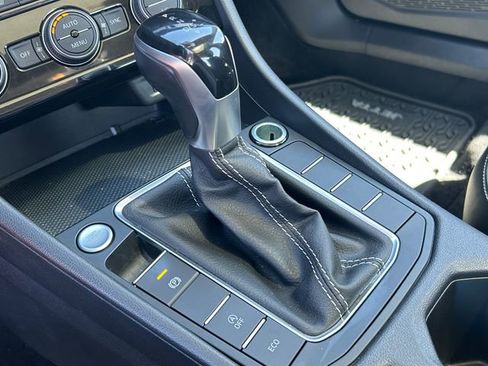 Used 2022 Volkswagen Jetta SE FWD image 19