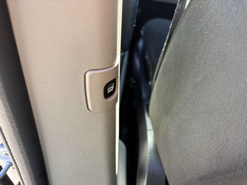 Used 2016 Dodge Grand Caravan SXT image 21