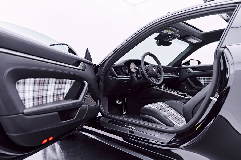 Used 2025 Porsche 911 Turbo S AWD/4WD image 36