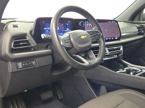 Used 2024 Chevrolet Traverse LT image 25