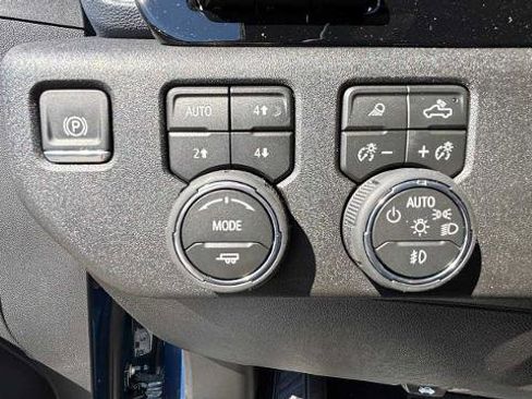 Used 2026 Chevrolet Silverado 2500 High Country w/ High Country Premium Package AWD/4WD image 19