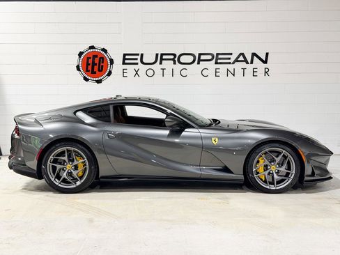 Used 2020 Ferrari 812 Superfast image 5
