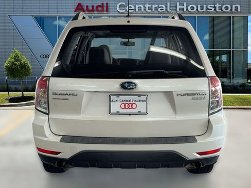 Used 2011 Subaru Forester 2.5X Premium image 9