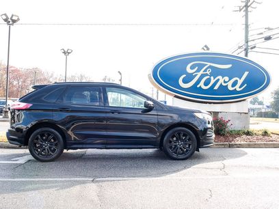 Used 2022 Ford Edge SE w/ Black Appearance Package