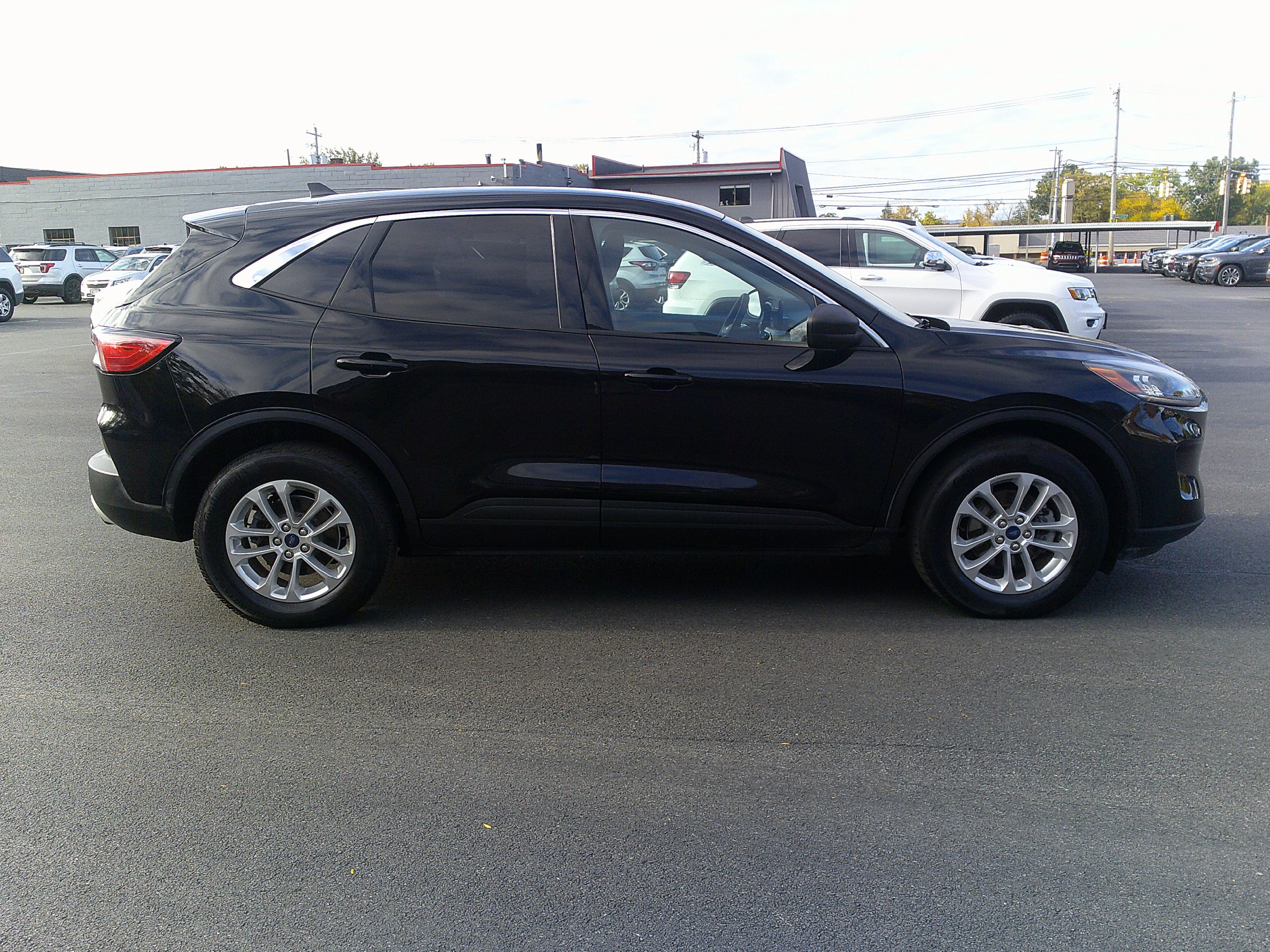 Used 2022 Ford Escape SE w/ Cold Weather Package AWD/4WD image 6