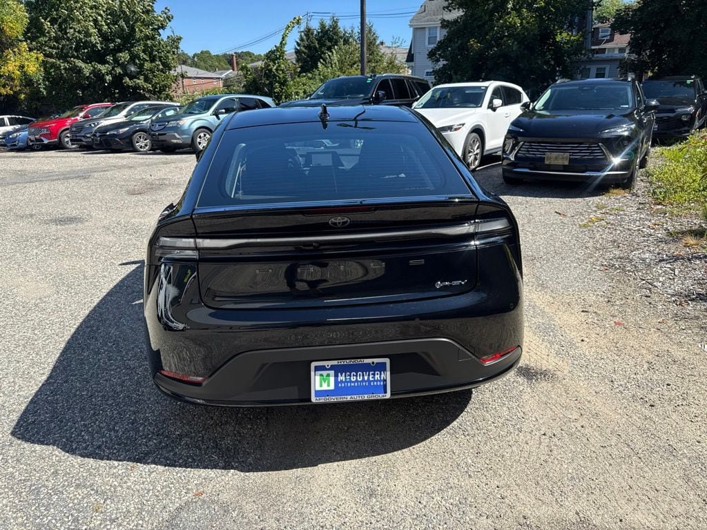 Used 2025 Toyota Prius Plug-In Hybrid FWD image 5