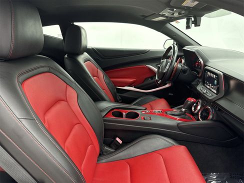 Used 2018 Chevrolet Camaro LT image 28