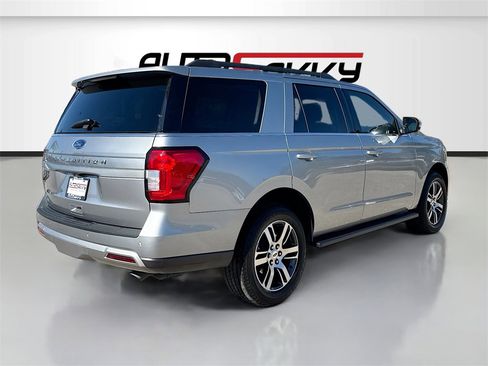 Used 2024 Ford Expedition XLT image 7