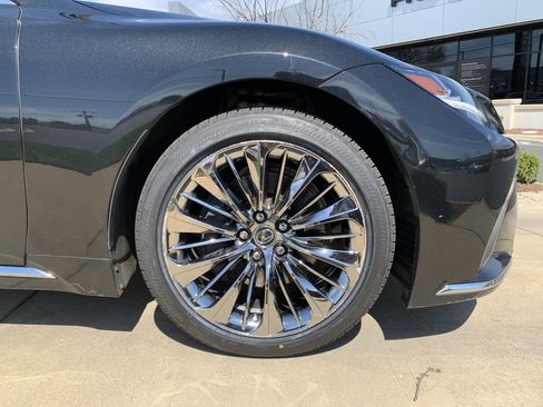 Used 2022 Lexus LS 500 w/ Accessory Package (Z2) image 13