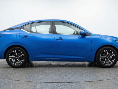 Used 2025 Nissan Sentra SV FWD image 11