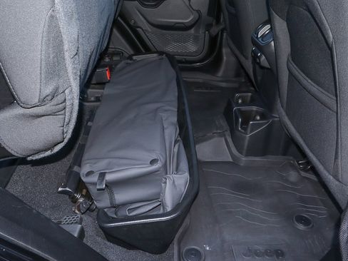 Used 2023 Jeep Gladiator Willys image 9