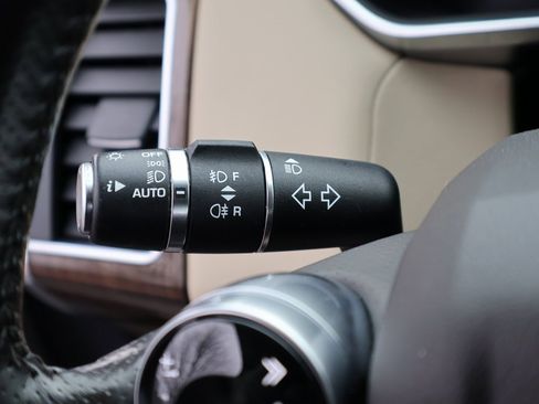 Used 2019 Land Rover Range Rover Sport SE image 34