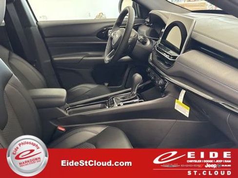 New 2026 Jeep Compass Latitude image 19