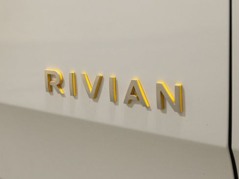 Used 2022 Rivian R1T Adventure AWD/4WD image 11