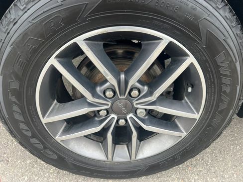 Used 2019 Jeep Grand Cherokee Limited AWD/4WD image 12
