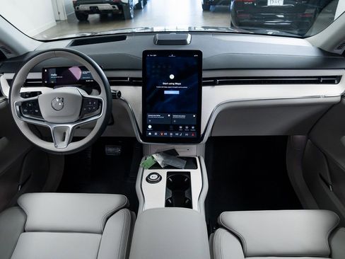 Used 2025 Volvo EX90 Ultra image 9