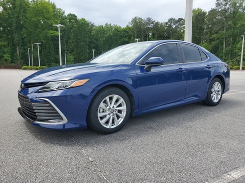 Used 2024 Toyota Camry LE FWD image 3