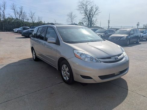 Used 2008 Toyota Sienna XLE image 3