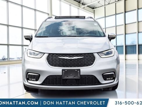 Used 2023 Chrysler Pacifica Limited FWD image 28