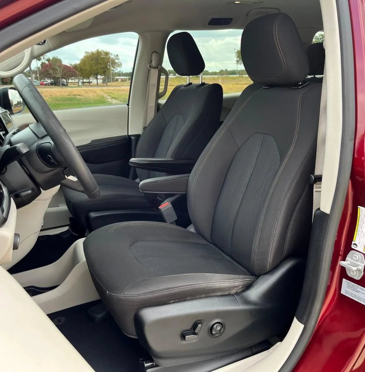 Used 2017 Chrysler Pacifica Touring FWD image 21