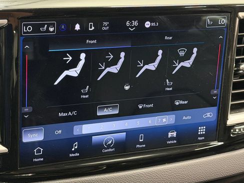 Used 2024 Chrysler Pacifica Touring-L FWD image 27