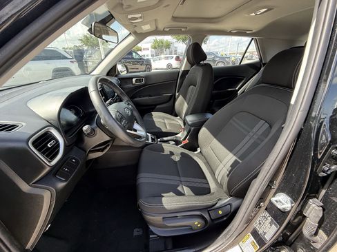 Used 2025 Hyundai Venue SEL FWD image 29