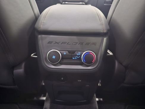 Used 2025 Ford Explorer Active w/ Active Comfort Package image 18