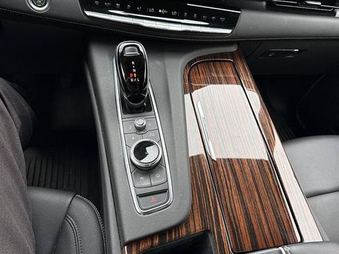 Used 2021 Cadillac Escalade Luxury AWD/4WD image 51
