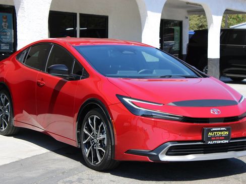 Used 2023 Toyota Prius Prime FWD image 3