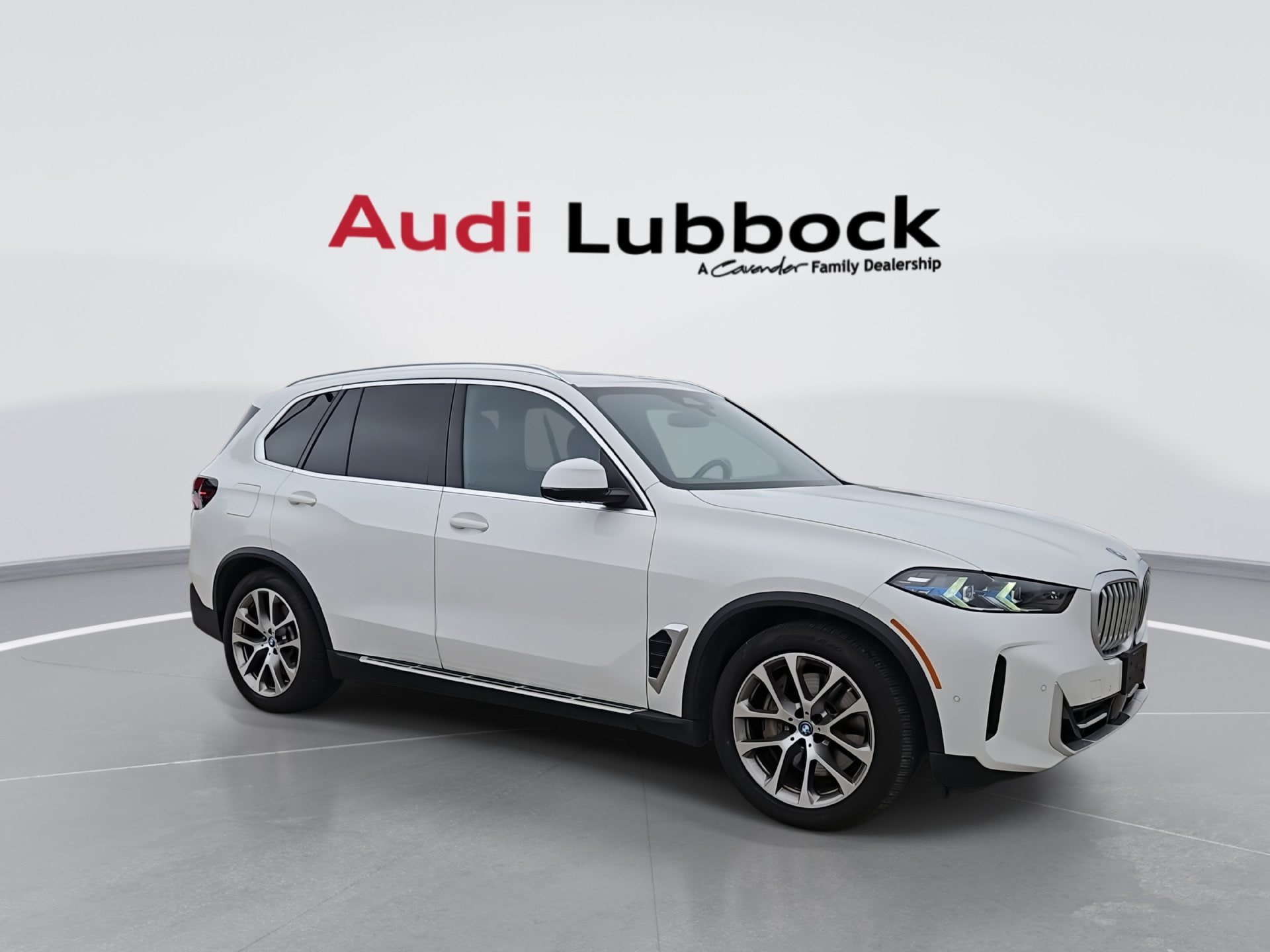 Used 2025 BMW X5 xDrive50e AWD/4WD image 2