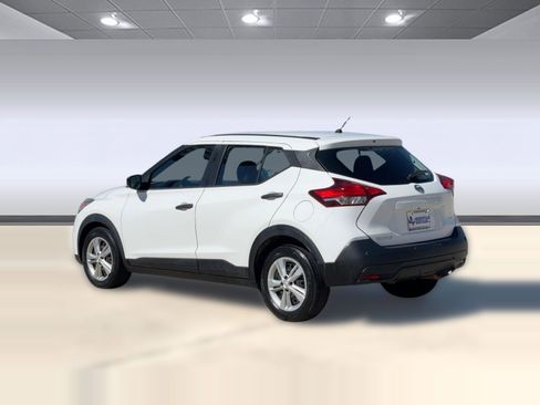 Used 2020 Nissan Kicks S image 3