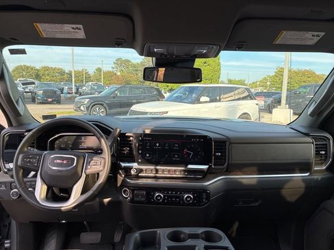 Used 2026 GMC Sierra 1500 SLT AWD/4WD image 17