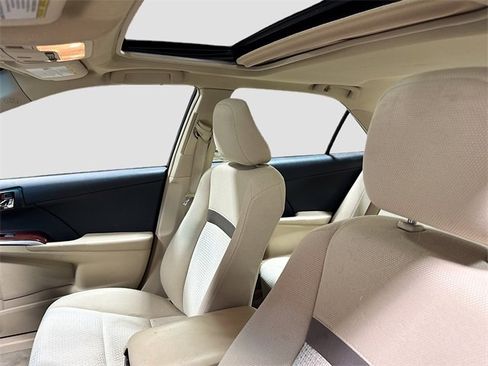 Used 2014 Toyota Camry XLE image 19