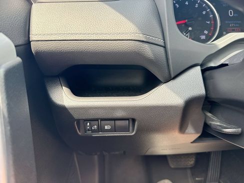 Used 2019 Toyota RAV4 LE AWD/4WD image 18