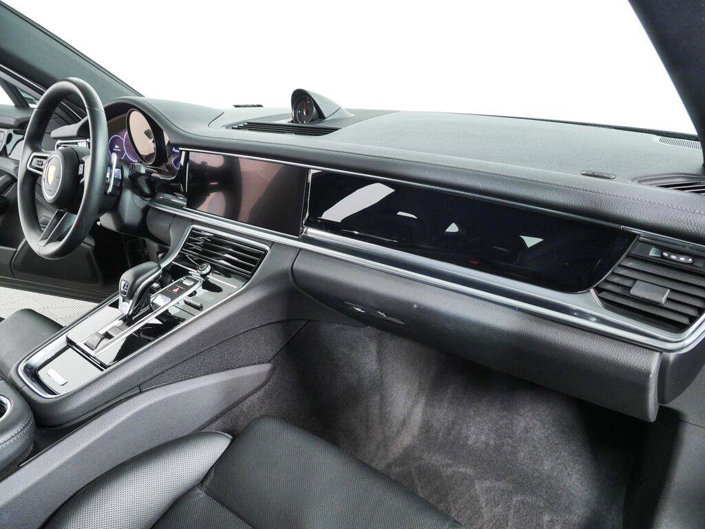 Certified 2023 Porsche Panamera image 25