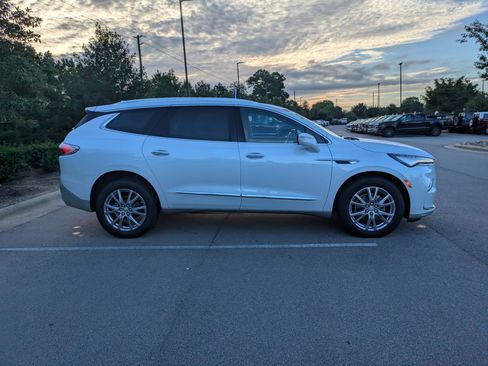 Used 2024 Buick Enclave Essence w/ Experience Buick Package AWD/4WD image 3
