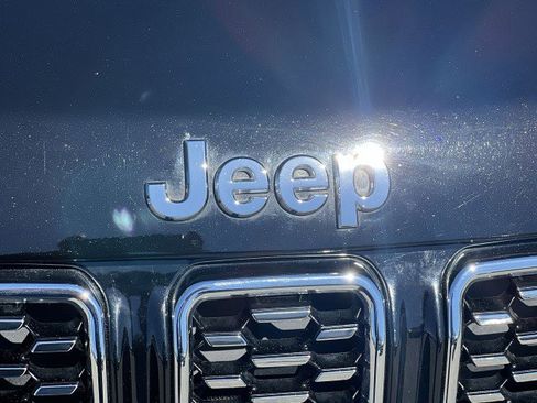 Used 2025 Jeep Compass Limited image 30