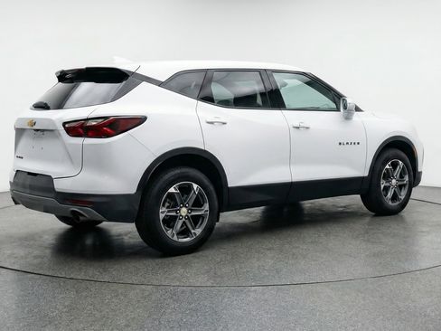 Used 2025 Chevrolet Blazer LT image 9