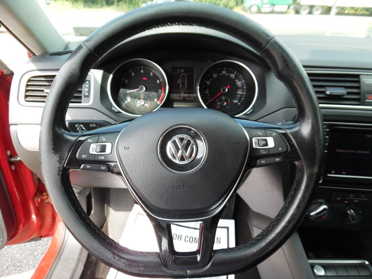 Used 2017 Volkswagen Jetta SE FWD image 13