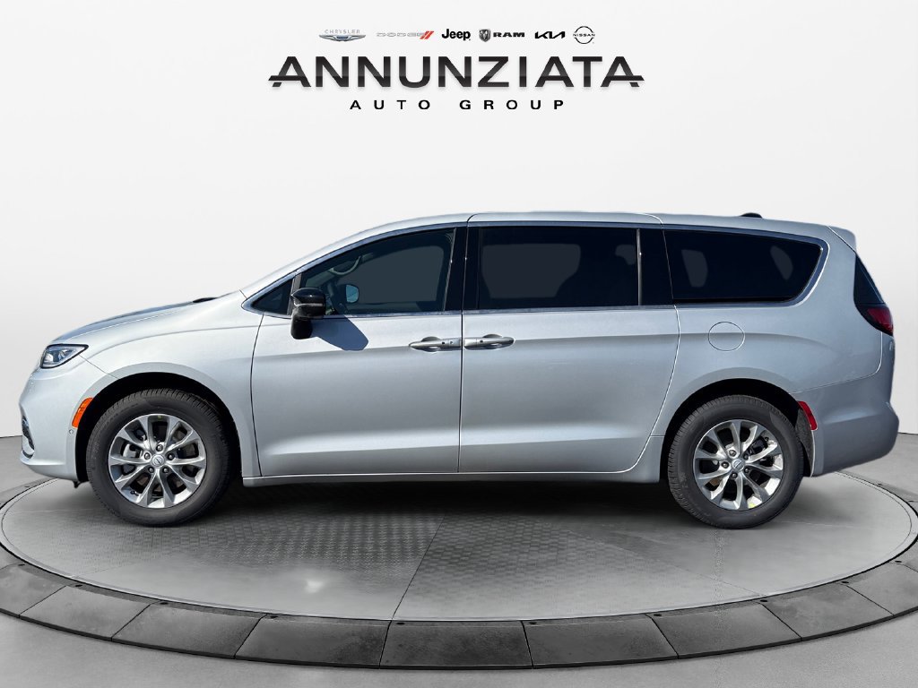 New 2026 Chrysler Pacifica Select AWD/4WD image 2
