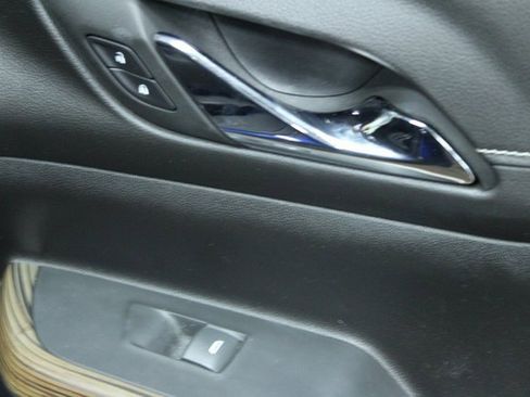 Used 2023 GMC Acadia SLE w/ Driver Convenience Package image 10