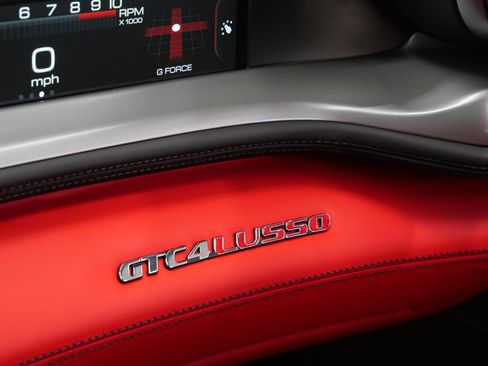 Used 2017 Ferrari GTC4Lusso AWD/4WD image 33