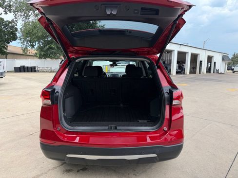 Used 2023 Chevrolet Equinox LT FWD image 33