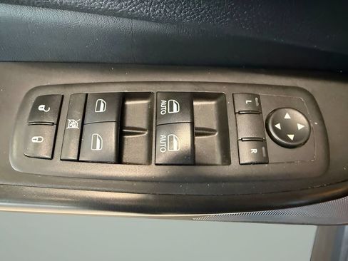Used 2021 Jeep Cherokee Trailhawk w/ Technology Group AWD/4WD image 16