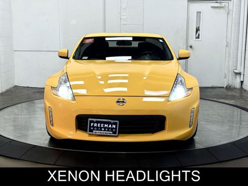 Used 2017 Nissan 370Z Coupe RWD image 2