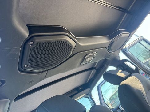 Used 2018 Jeep Wrangler Unlimited Sahara image 49