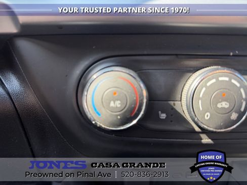 Used 2025 Chevrolet Trax RS w/ Sunroof Package FWD image 17