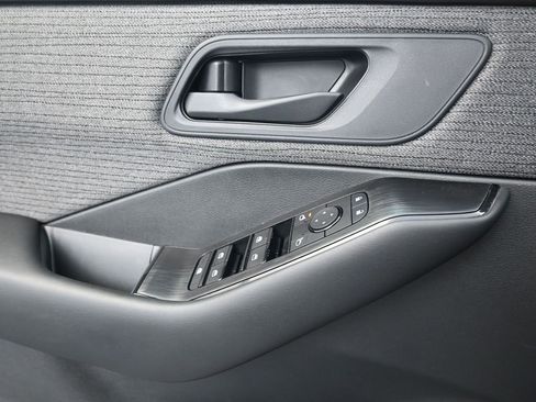 Used 2023 Nissan Rogue S image 13