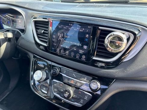 Used 2020 Chrysler Pacifica Touring-L Plus w/ S Appearance Package FWD image 12